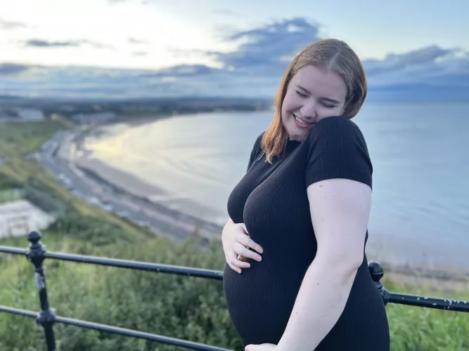 Currently 31 weeks pregnant and I feel so cute! 🤰🏻[f] by chunkynymph