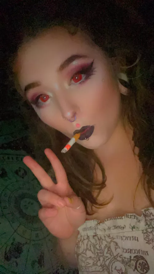 Do you wanna smoke with a hot goth milf ?😏😏 by princesspetty669