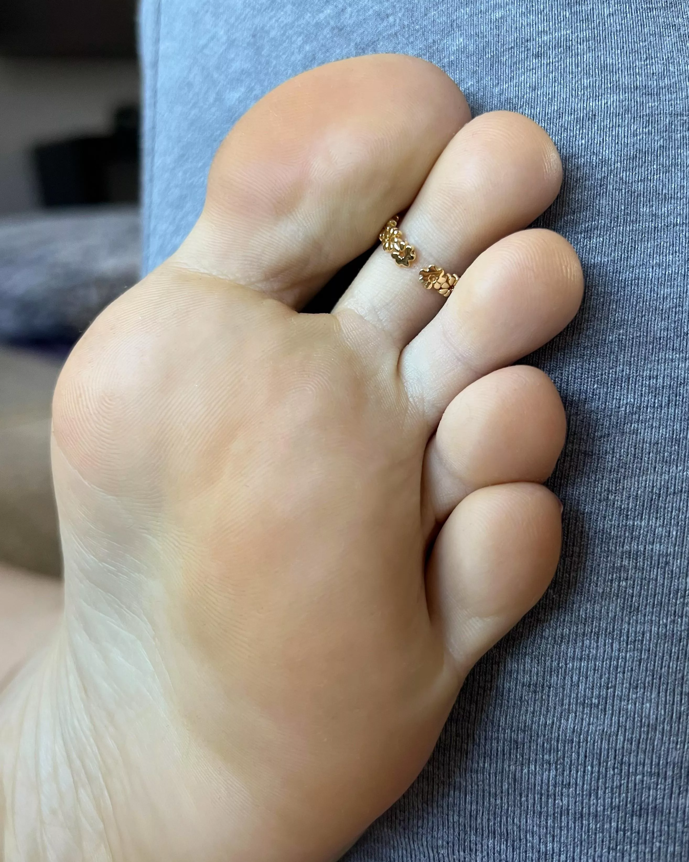 Don’t you just want to kiss the screen? 🤭 posted by arabian_footqueen