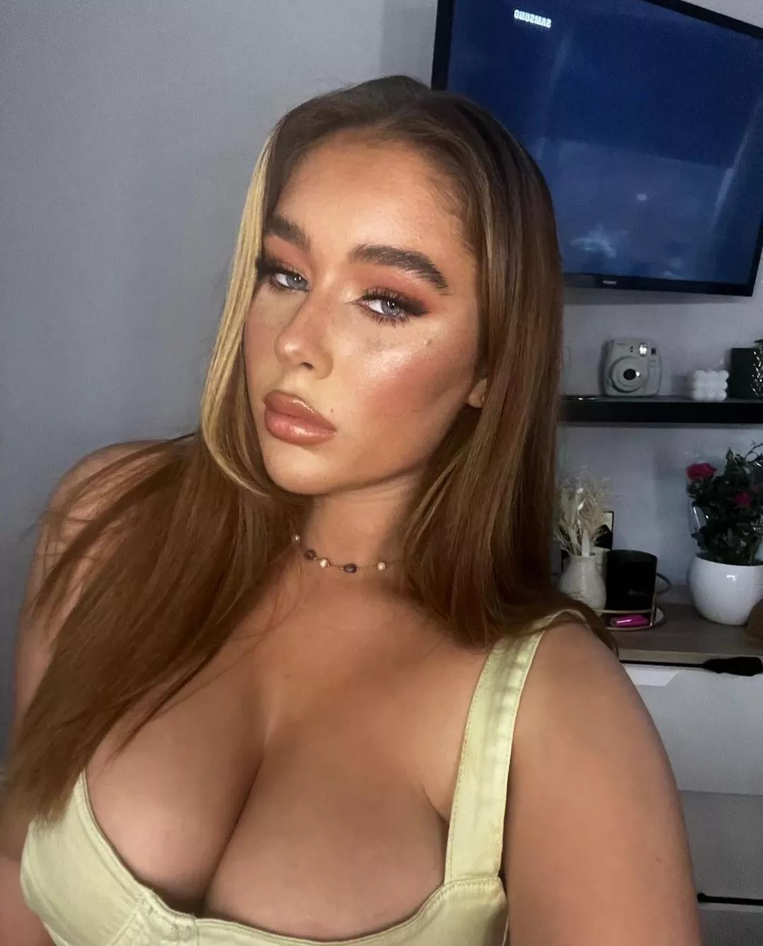 Ella posted by Important-Ninja1979