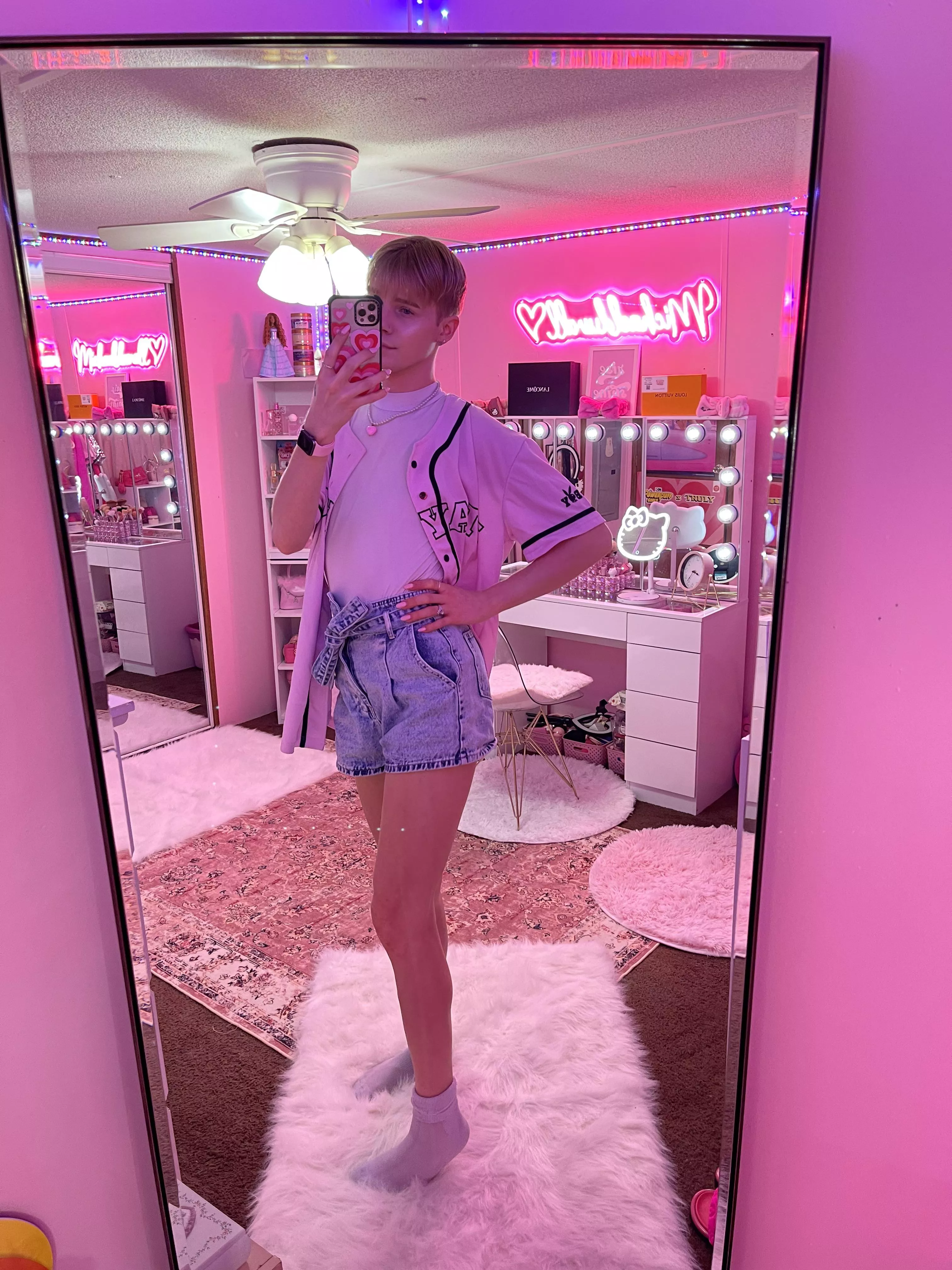 everything a boy could ask for 💖 posted by gayprettyboi