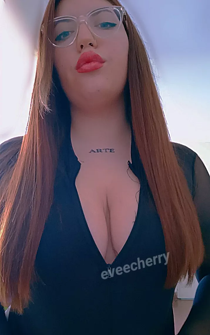 [F19] first post here, hii :) posted by eveecherry1