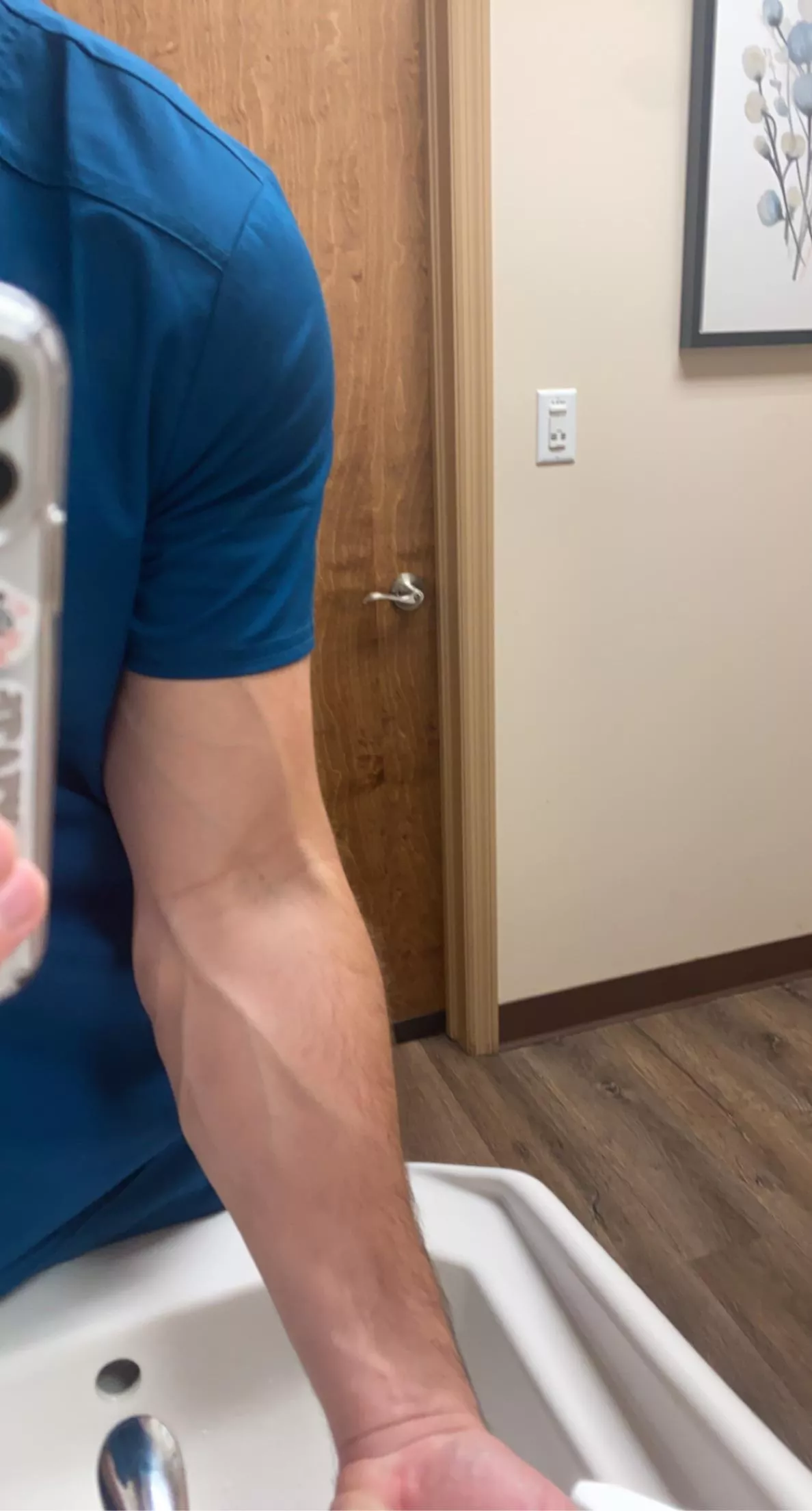 Good morning. Here’s the absolutely crazy pump hanging on from my workout posted by Throwaway999989890