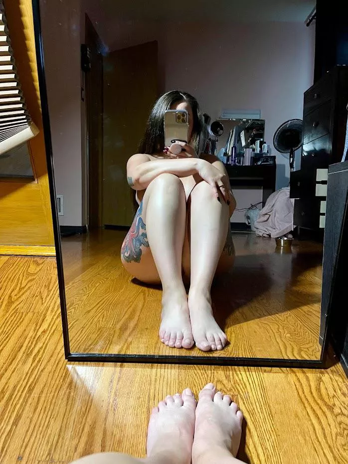 I love my mirror (f) posted by katastrofe