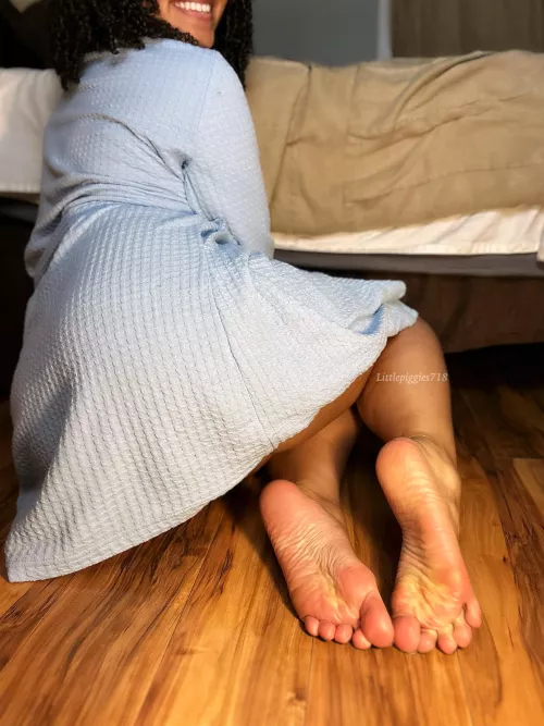 It’s so cool how wrinkled my feet look by Littlepiggies718