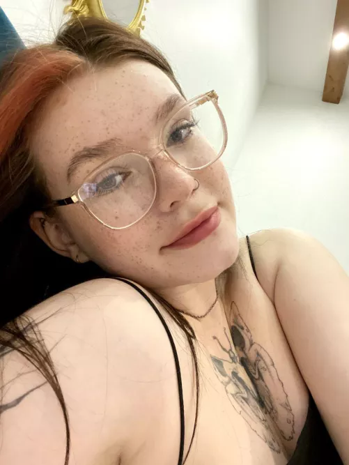 Just a regular girl being slutty on the internet by IdyllicBemisia