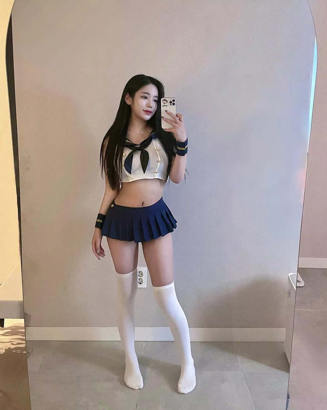 Microskirt posted by Majestic_Painter8660