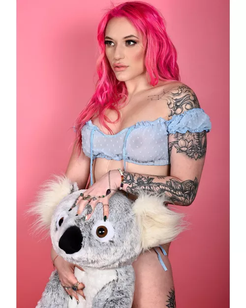 My eyes are up here by Gullible-Media