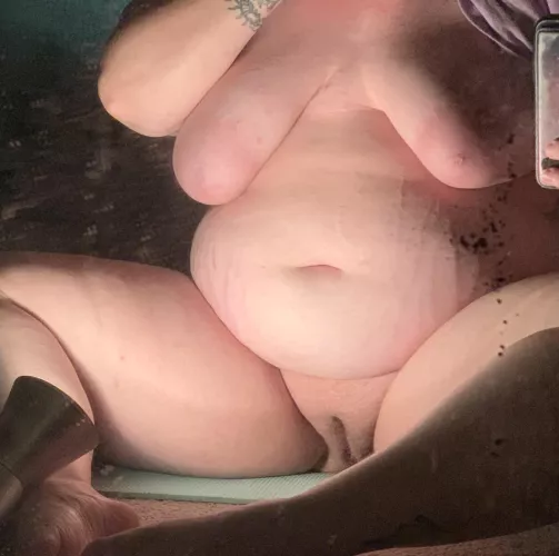 Round belly and lucky pussy by RoxyRouxxx