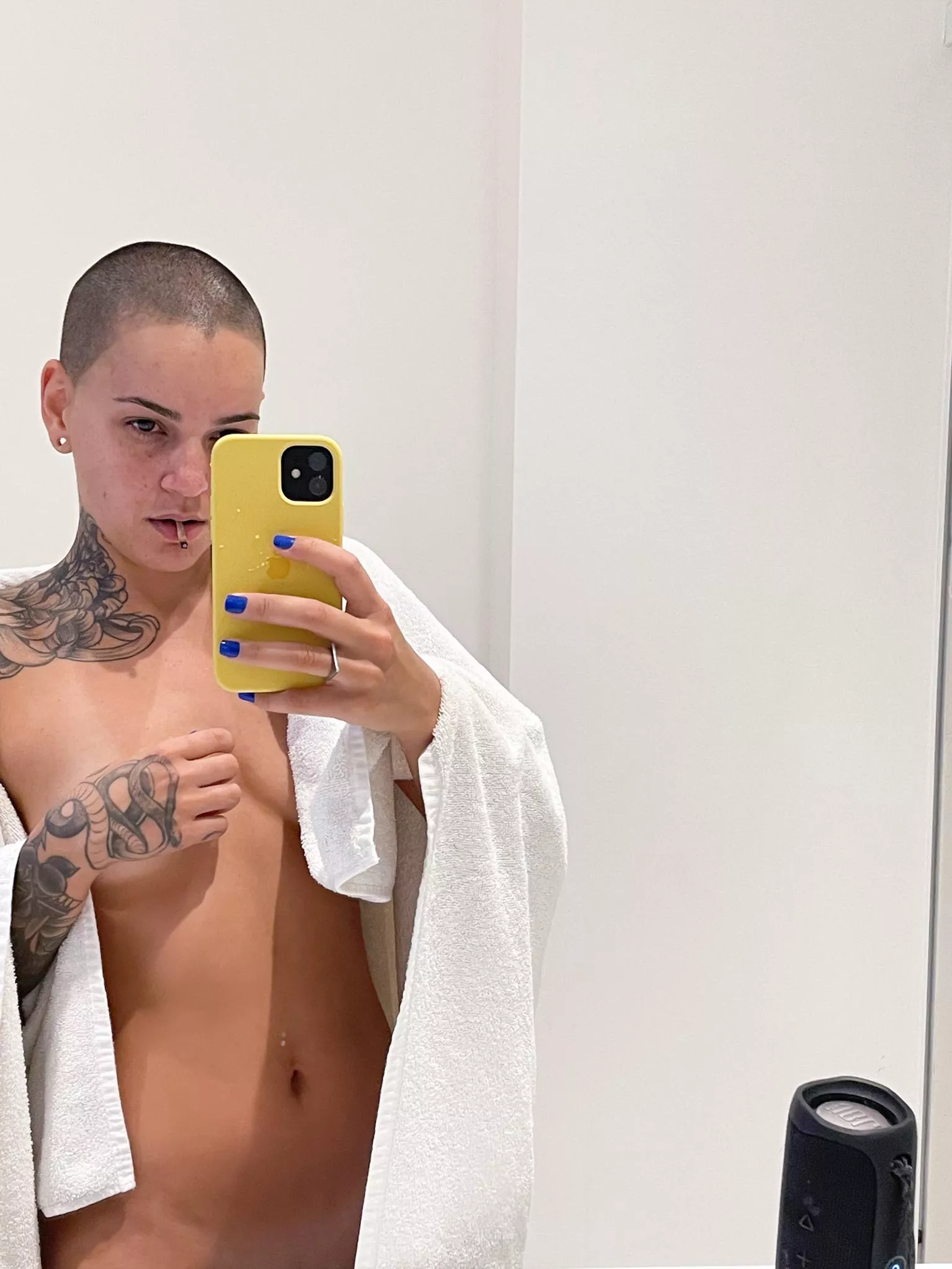 Shall we share a bath together? posted by Salyxnoa