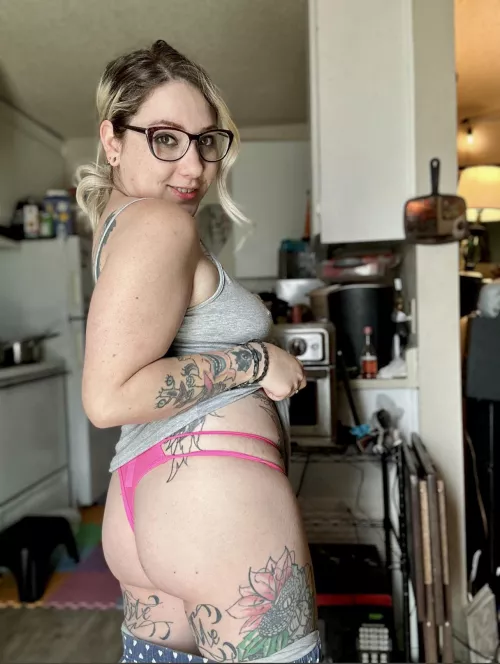 Spank me while I make us lunch by Nympho_Sith