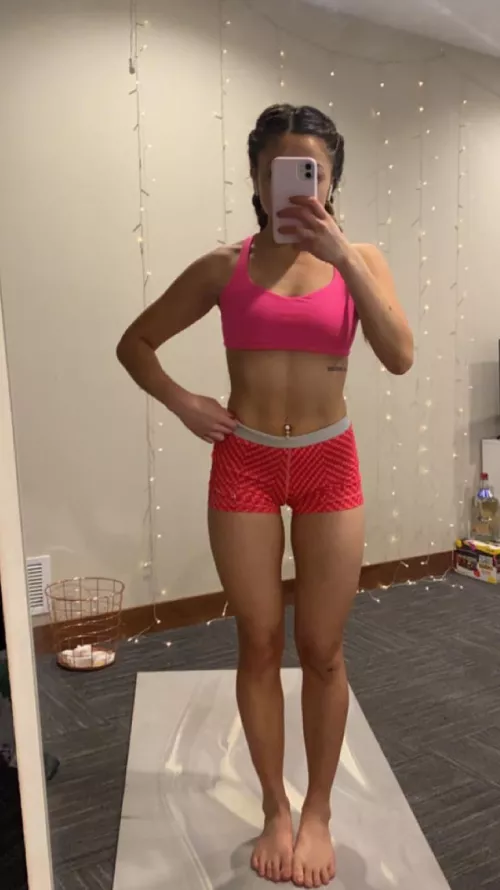 Would you consider me to be fun sized? by EllieBunnieXO