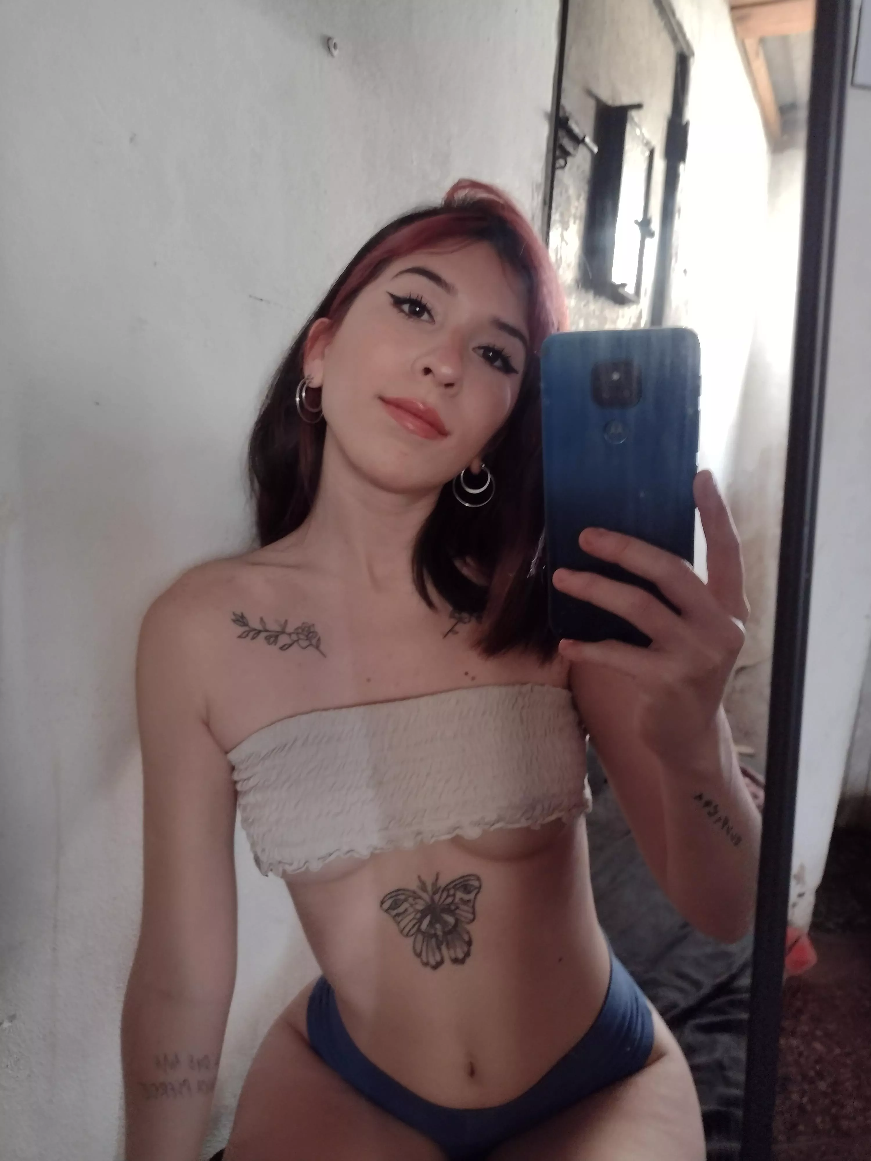 19F Y/O small petite posted by Significant_Island_7