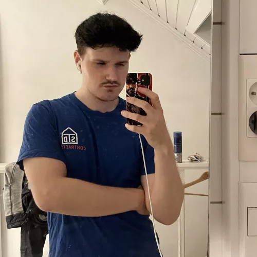 Always looking serious but I promise I'm very sweet :)) by Maksimu2000