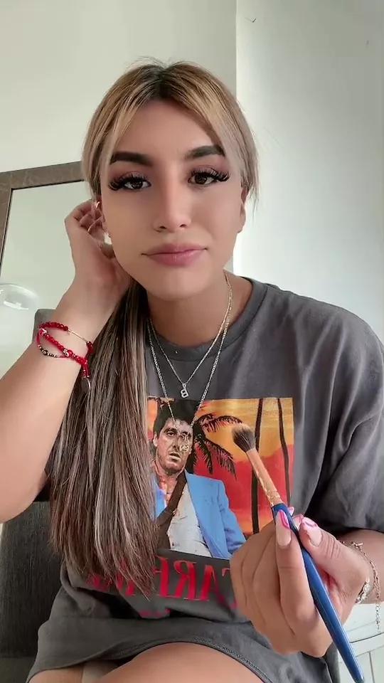 Am I someone you'd consider attractive? posted by DanniaScarlett