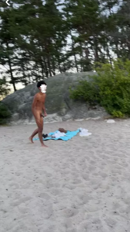 anyone wanna join the beach with me by MomsRigatoni