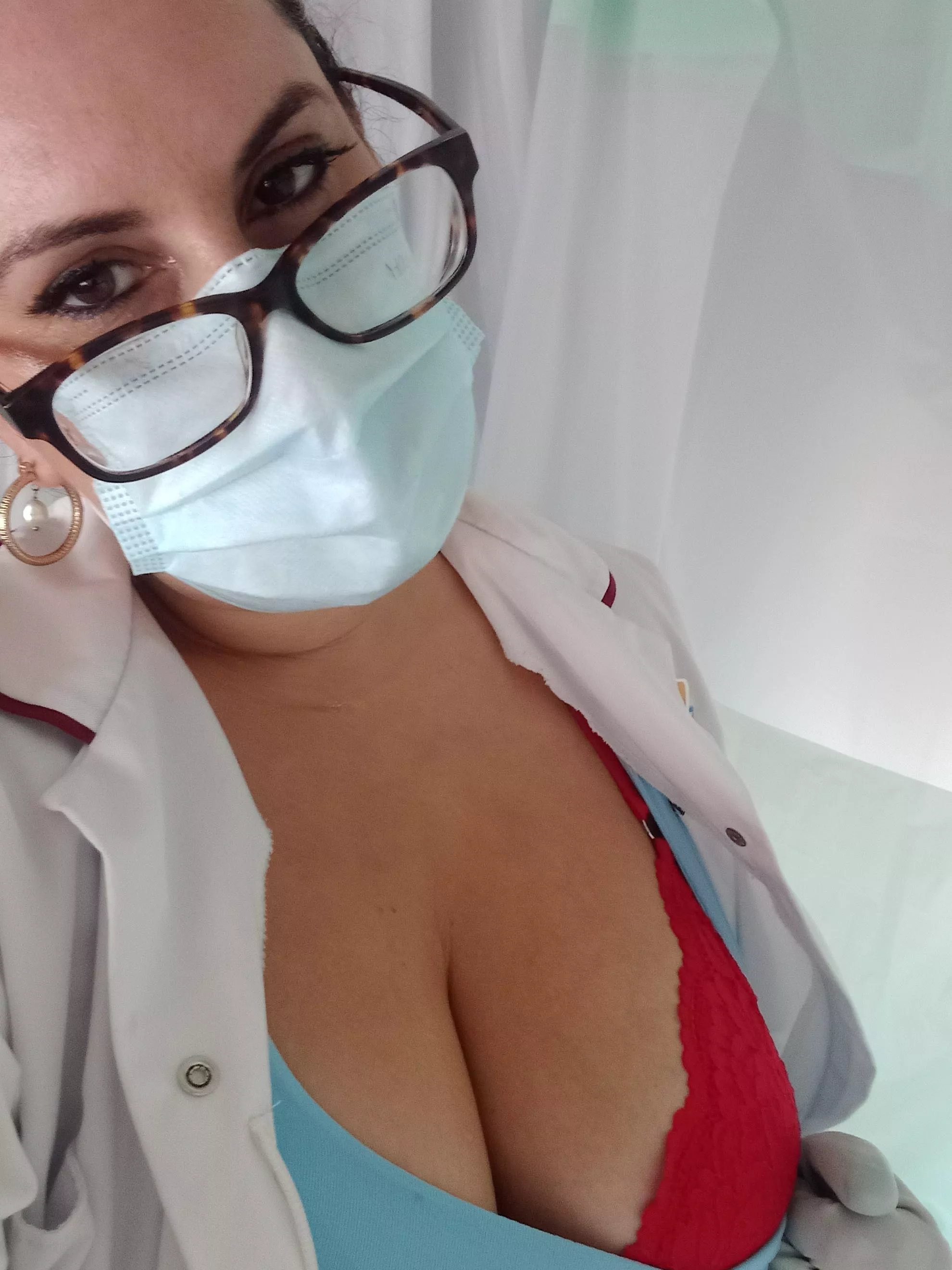 Can I treat you to a little examination xxx posted by Alex-Keeper000