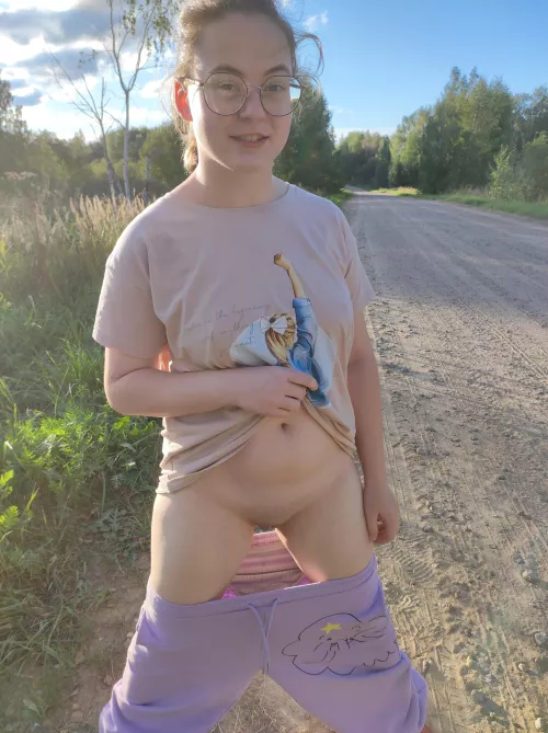 Flashing in public :3 by Lia_Kind