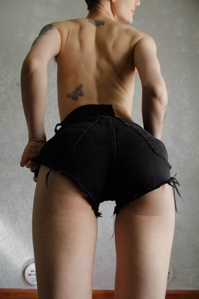 Happy Tushday! ^^ posted by stretchykitten