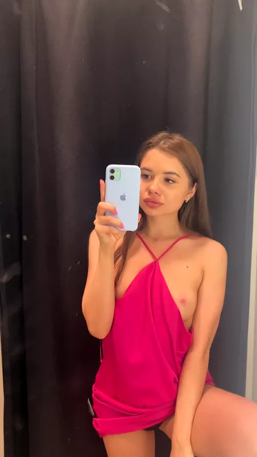 I took a selfie in the changing room again... it becomes a habit by evahotie