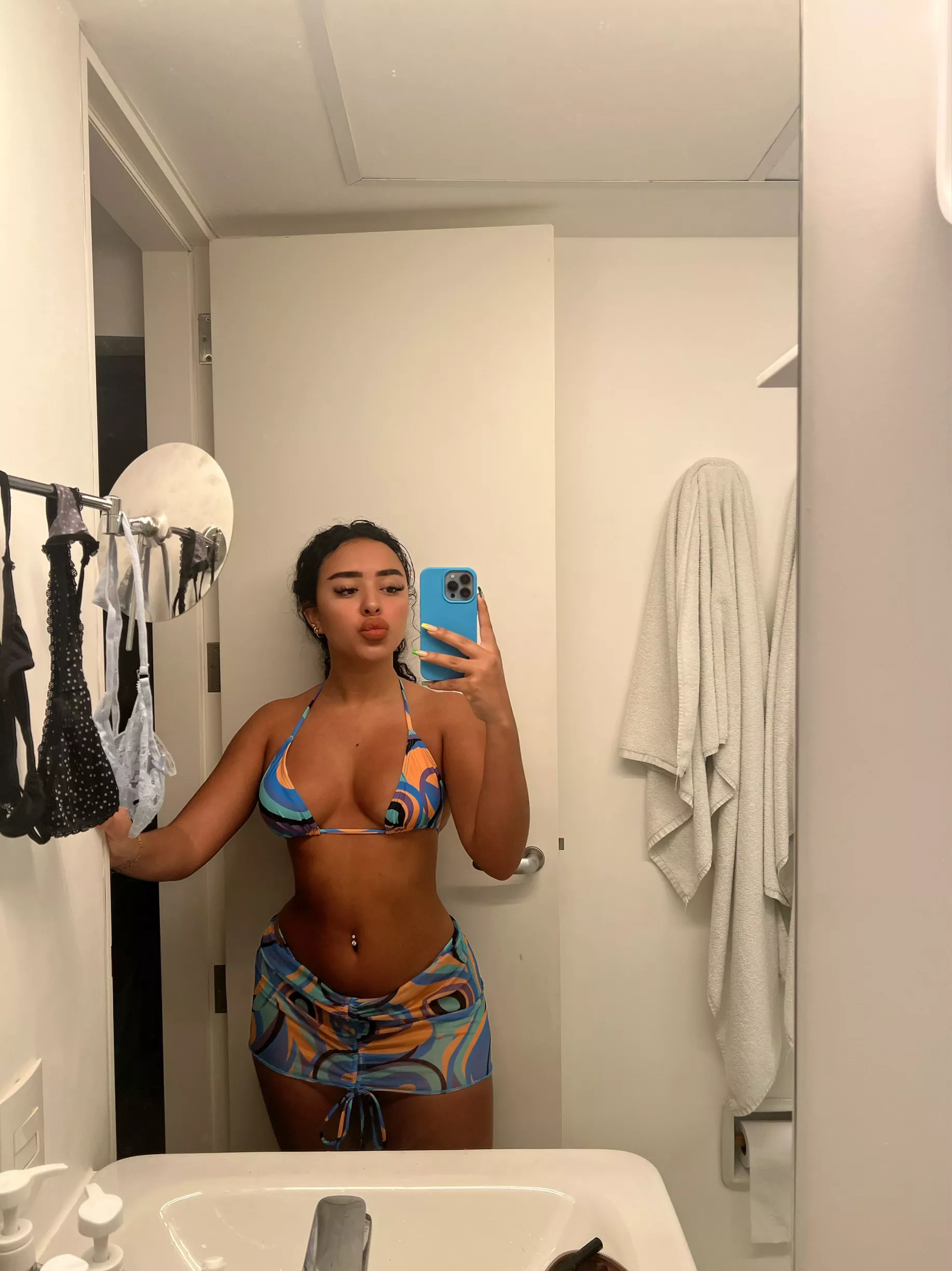 I'm not taking a mirror selfie, I'm just showing you my new phone case posted by Dwarfishhopkins94