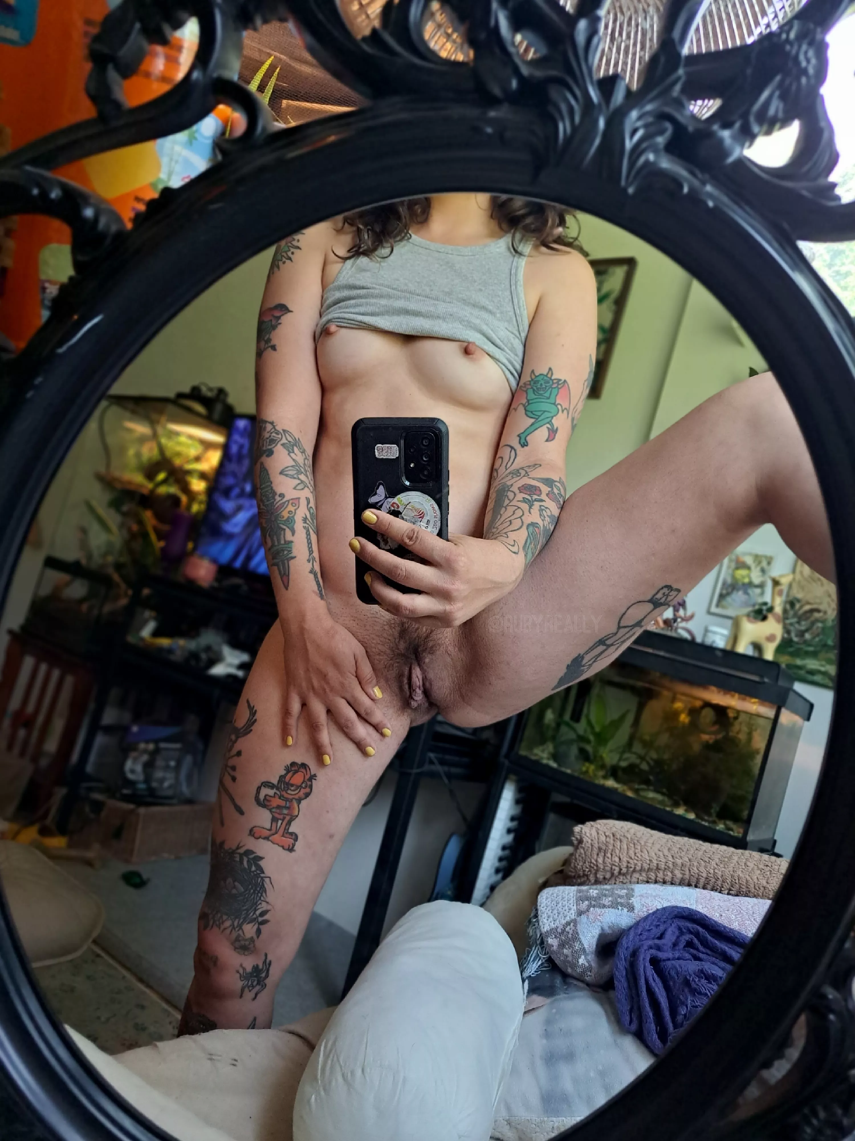 Imagine eating me out in front of the mirror posted by roguenudez