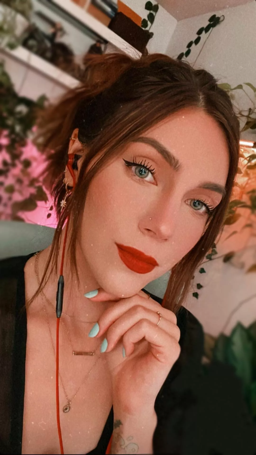 Lovely hands of Marz (Twitch) posted by Thin_Application_806