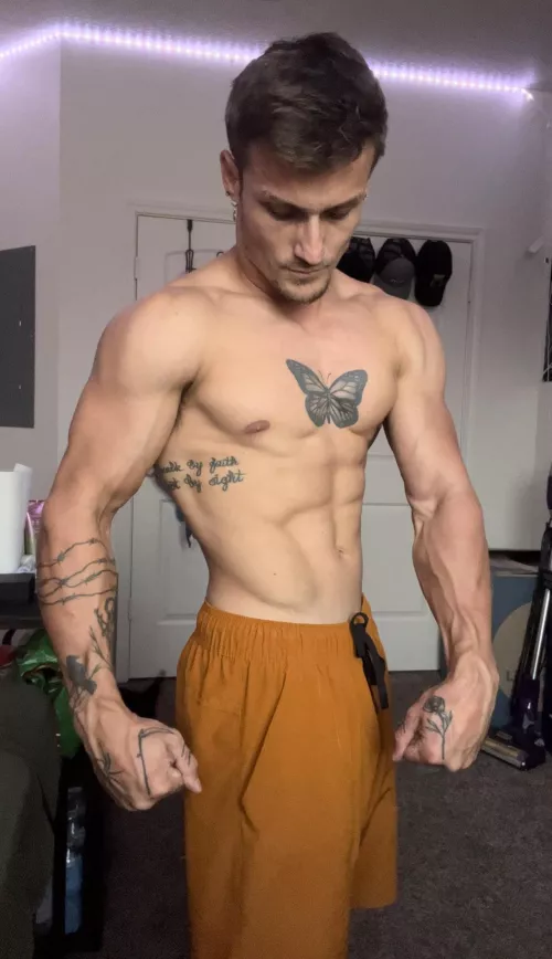 [M] how’s my physique? by kxxvict