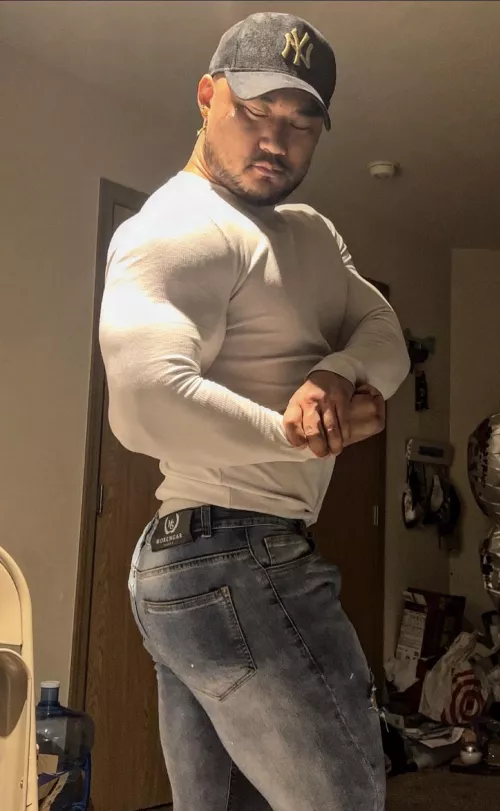 Making Larges and XLs look small by KingKaiLuke2