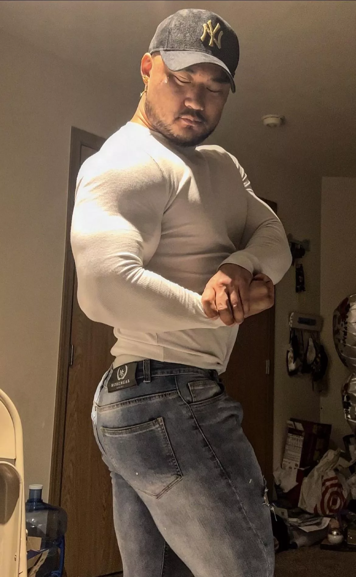 Making Larges and XLs look small posted by KingKaiLuke2