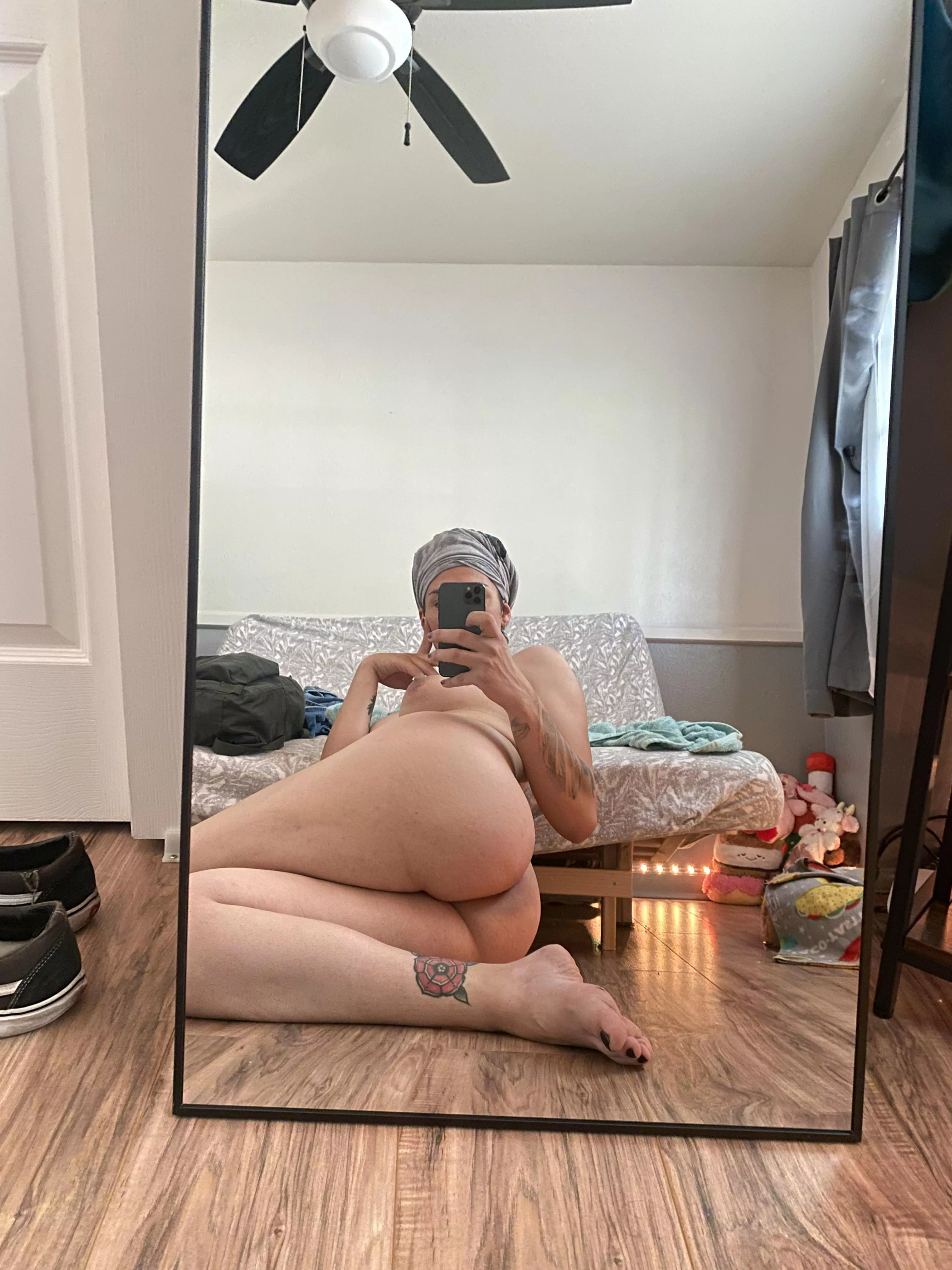 mondays suck, so do i posted by wynter_berry