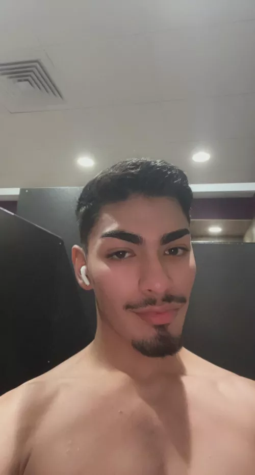 Mornings in the gym are top tier by xaviieeerx