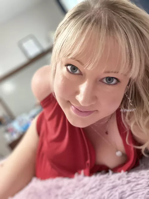 Red is such a sexy color on a milf! by AllyNicole917