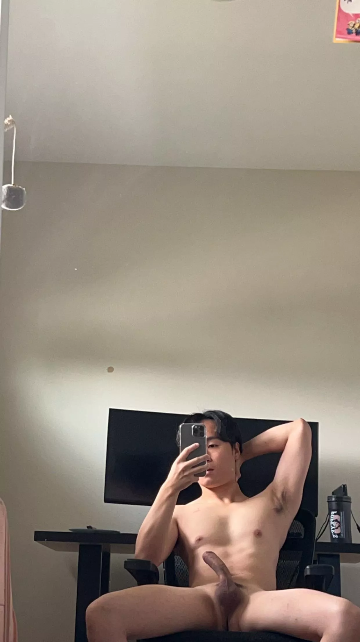 What do you think dominant smells like? posted by lee_cai