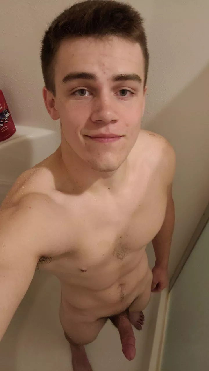 Would any ladies like to join me in the shower? 🚿 posted by sscp03