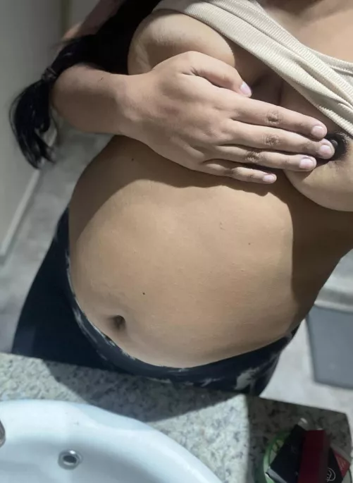 would you accept pregnant woman nudes? 💦 by CamilaLucia6