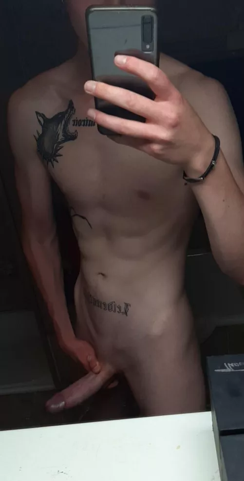 [20](6'4) Looking for a sub twink/femboy/sissy who likes big dick by Timor98666