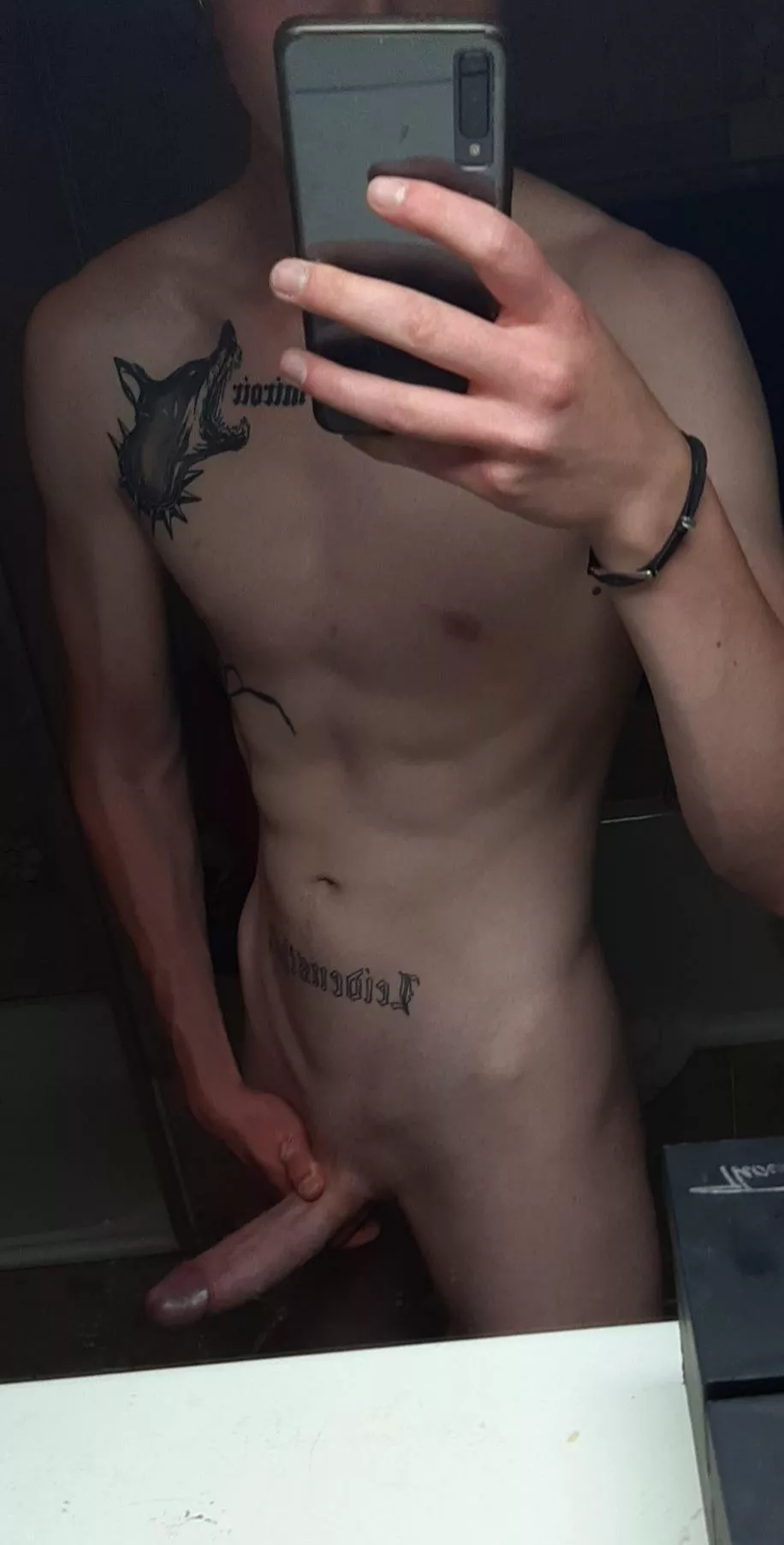 [20](6'4) Looking for a sub twink/femboy/sissy who likes big dick posted by Timor98666