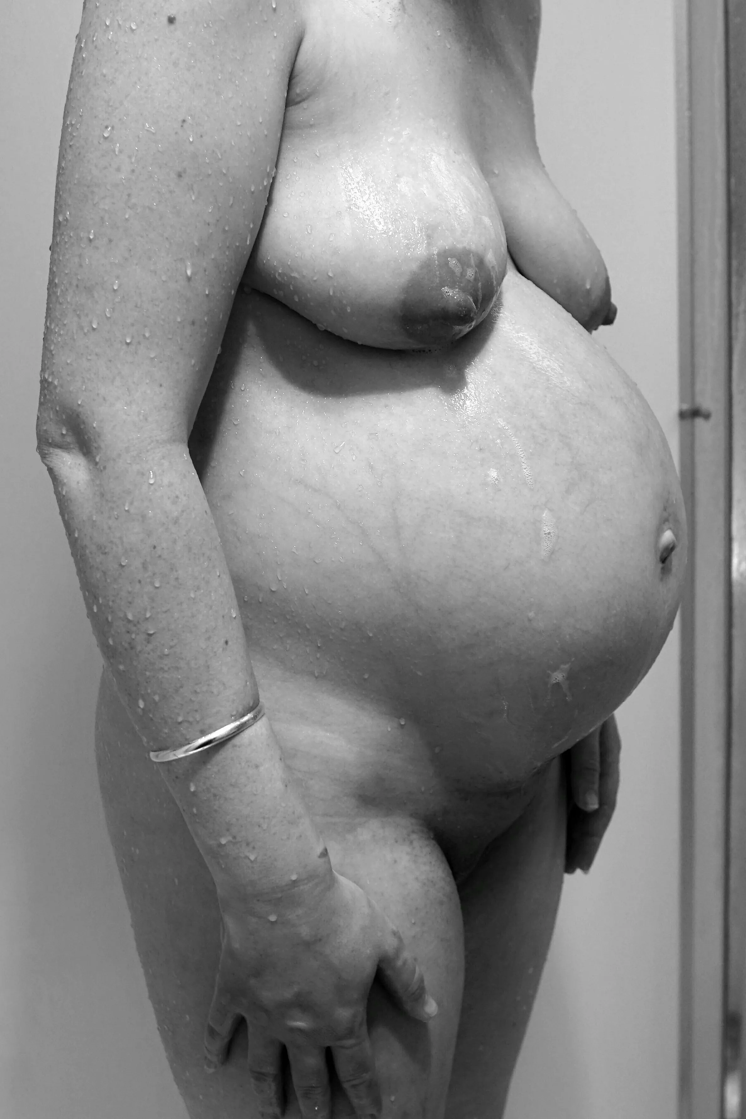 At 16 weeks with #4 right now, but here's a throwback to#3 at 41 weeks posted by GSAlt01