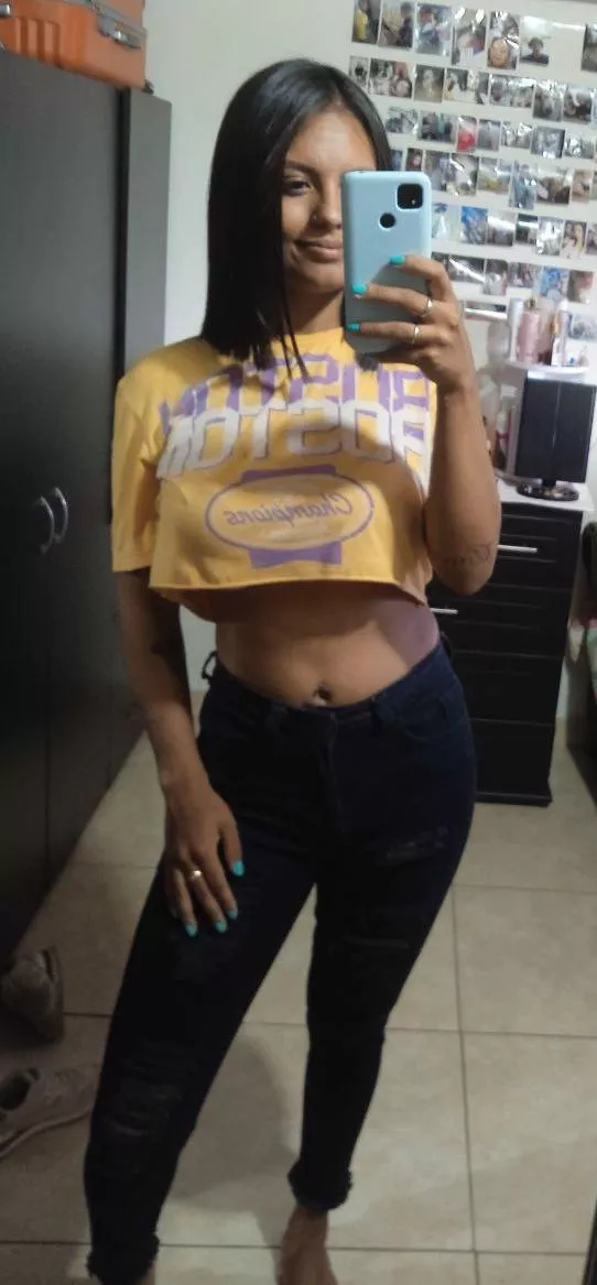 Come to my house to watch Netflix 😏 posted by angelinagil