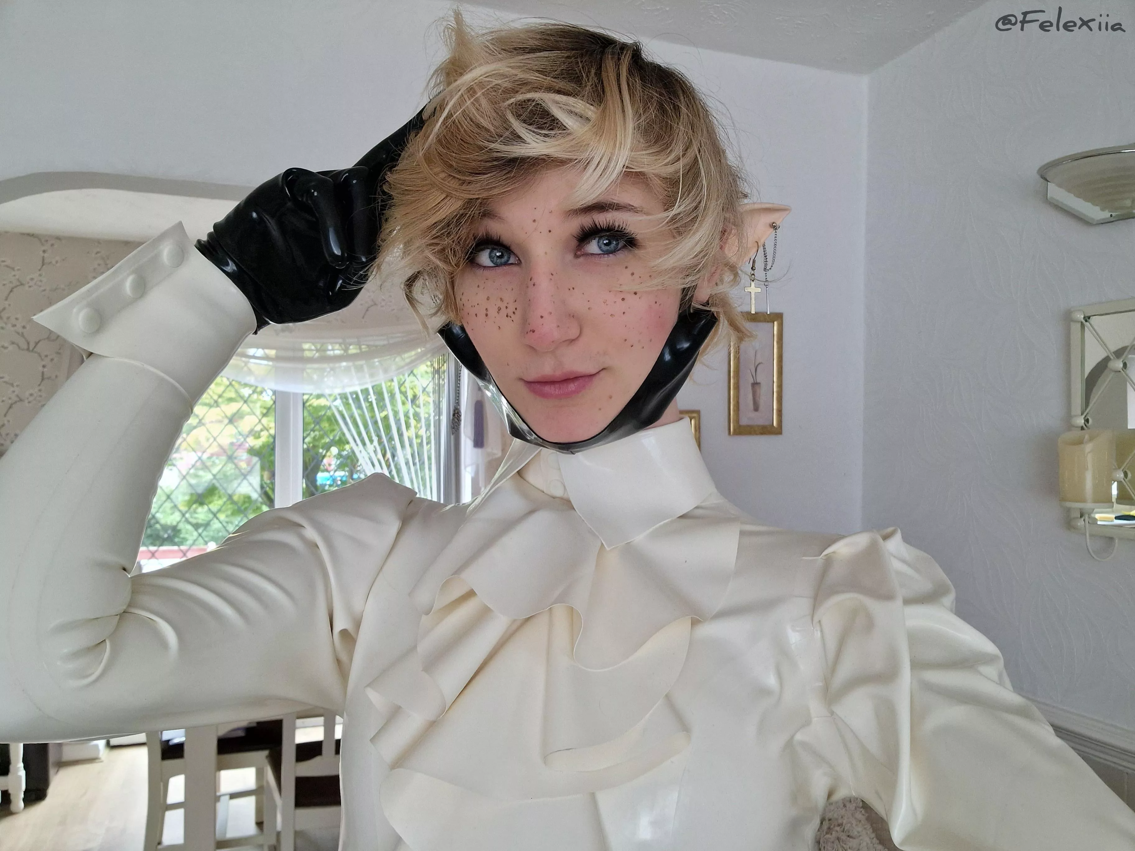 Elf ears make me feel p r e t t y posted by Felexiia