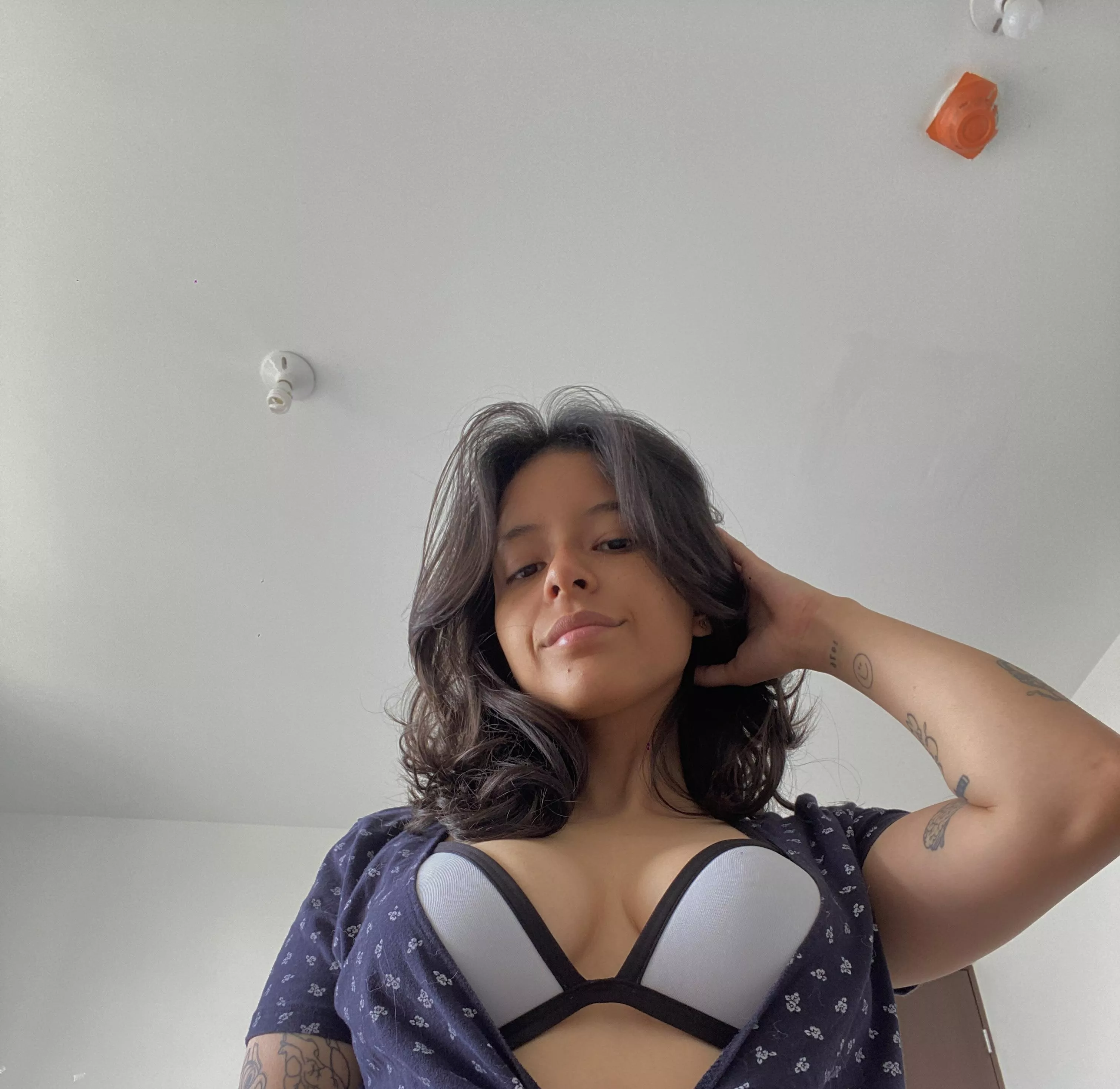 Gn my loves [F] posted by leadeashy