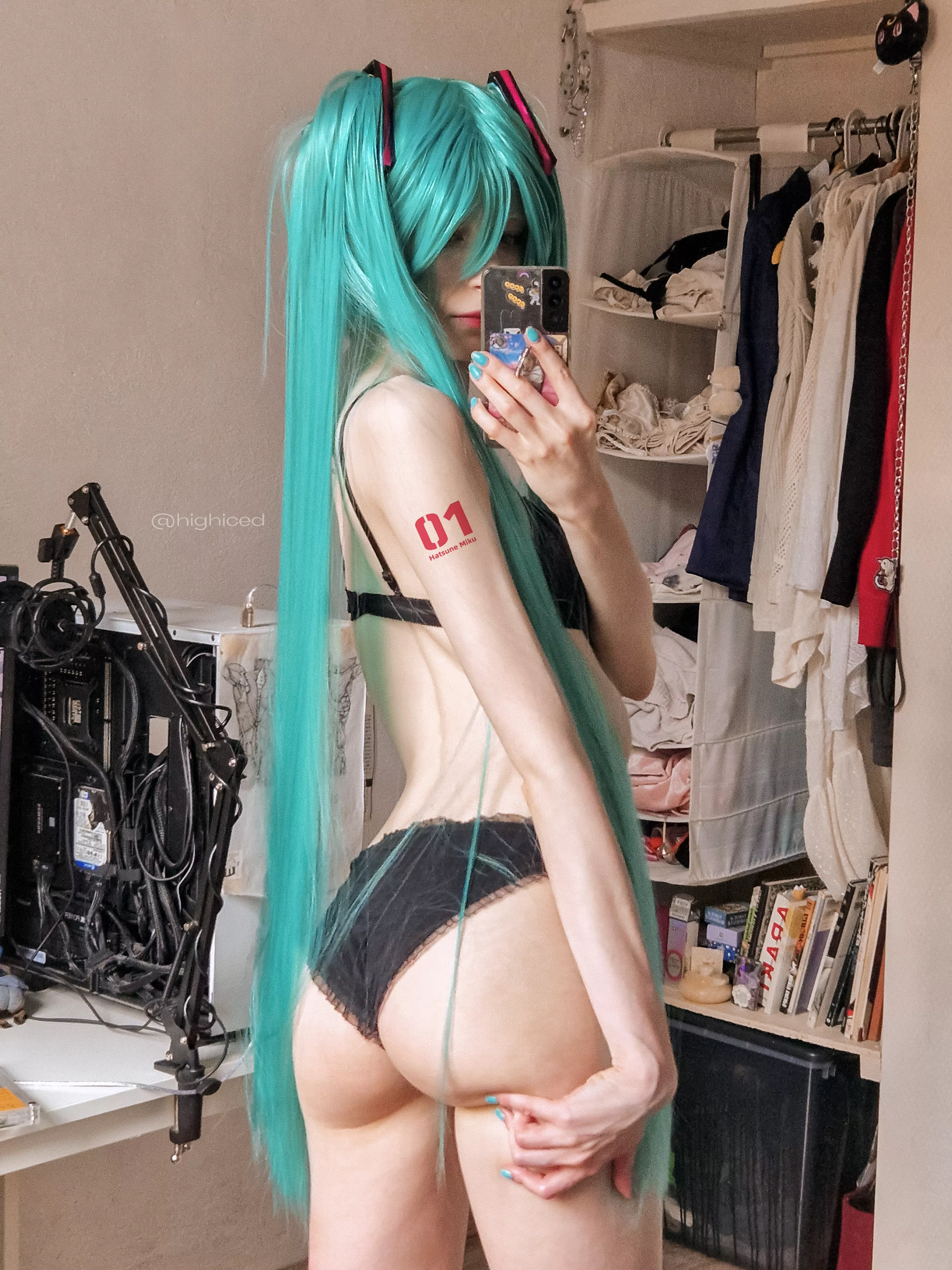 Hatsune Miku cosplay by Highiced posted by highiced