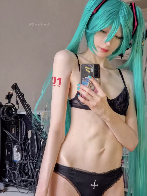 Hatsune Miku cosplay by Highiced by highiced