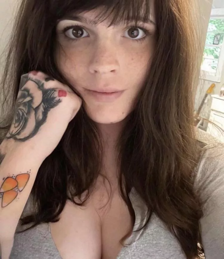 I share a picture I enjoy posted by camilamargot