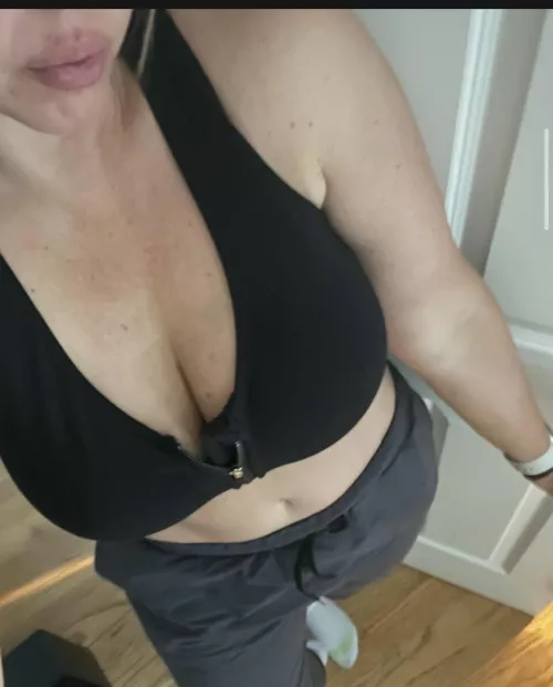 I’m a beautiful sexy hot mom who loves to have fun by Mom_gone_wild