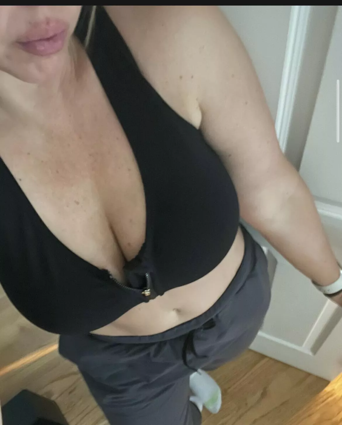 I’m a beautiful sexy hot mom who loves to have fun posted by Mom_gone_wild
