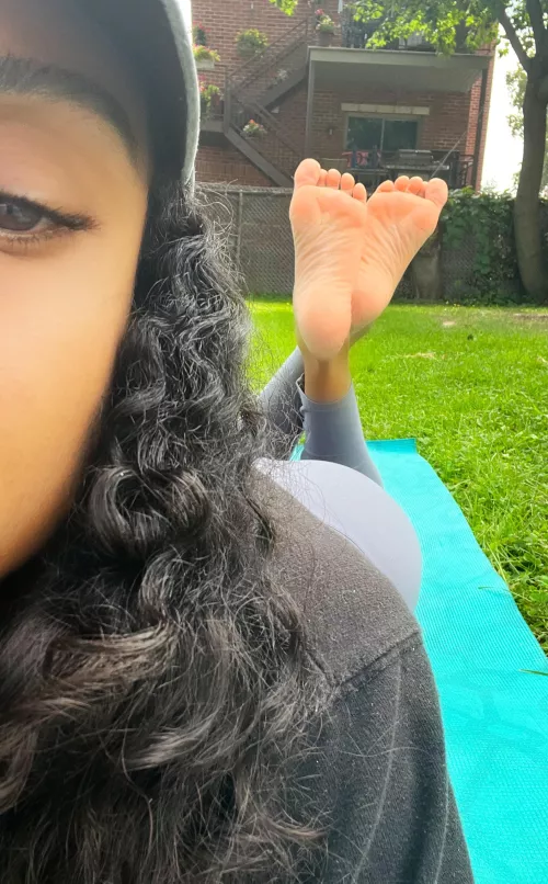 Let them stare, I don’t care. Come and kiss my lovely pair 💋 by FaveFootGoddess