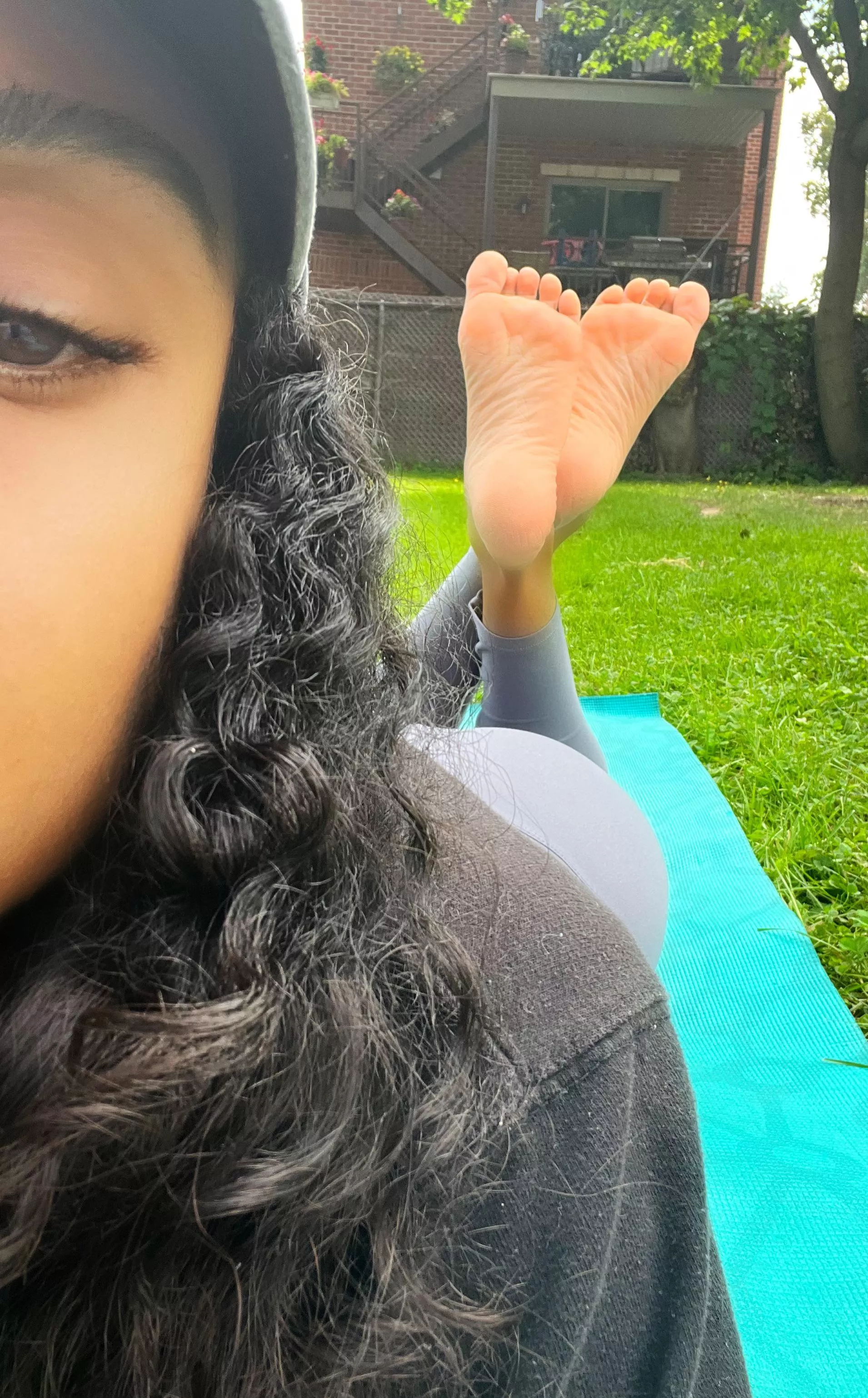 Let them stare, I don’t care. Come and kiss my lovely pair 💋 posted by FaveFootGoddess
