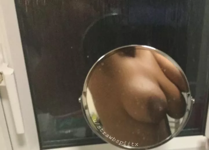 Lil side boob posted by strawbsplitx